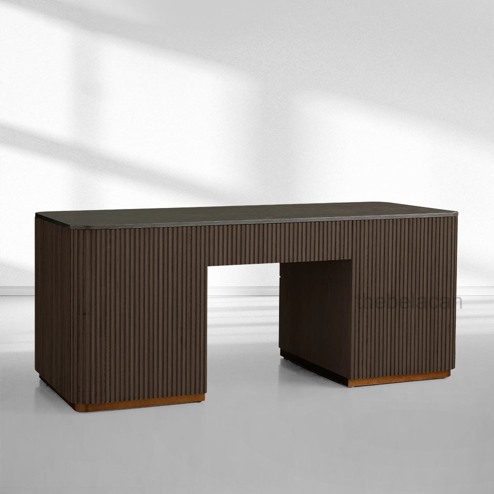 FinRegal Executive Desk - thebelacan
